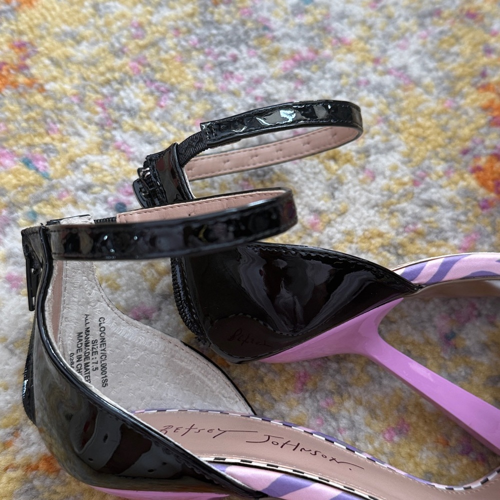 Betsey Johnson Clooney Sandals - Picture 12 of 14